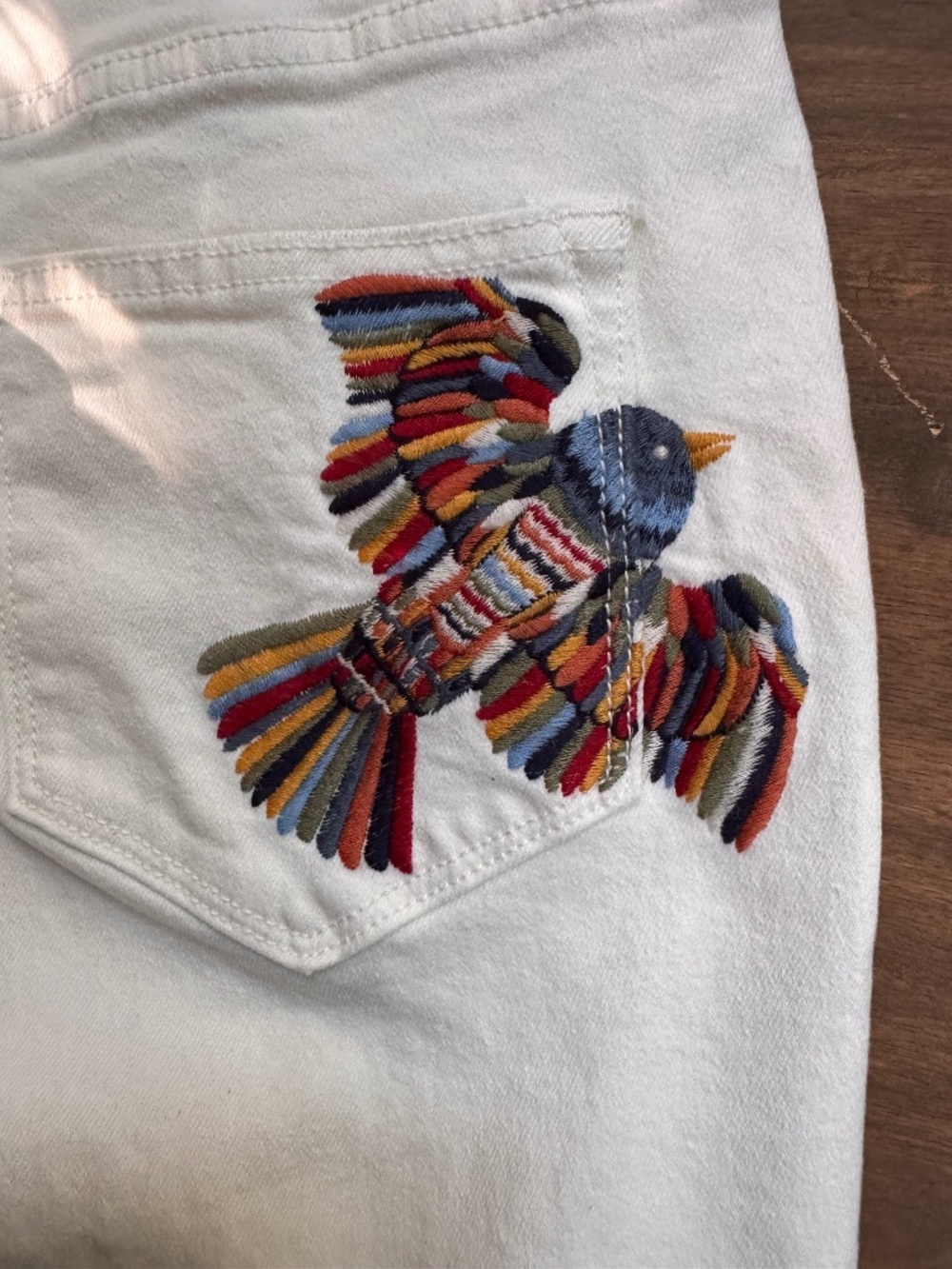 NWT Driftwood Gizelle Folklore White Embroidered Bird Cropped Jeans